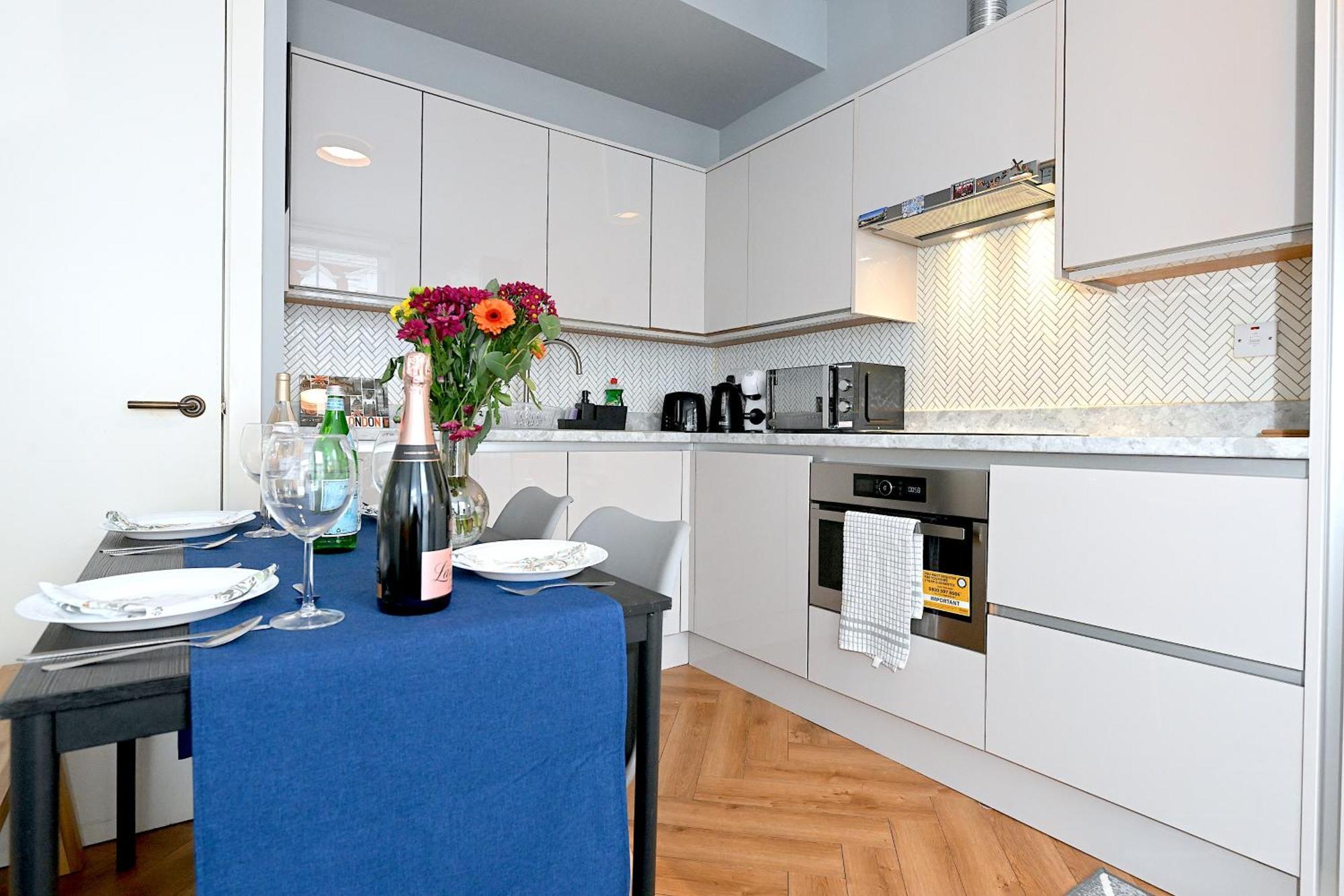 1 Bedroom Flat In Wood Green Piccadilly Line London Exterior photo