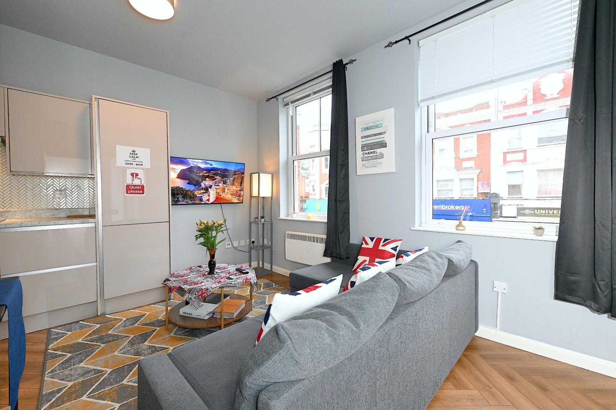 1 Bedroom Flat In Wood Green Piccadilly Line London Exterior photo