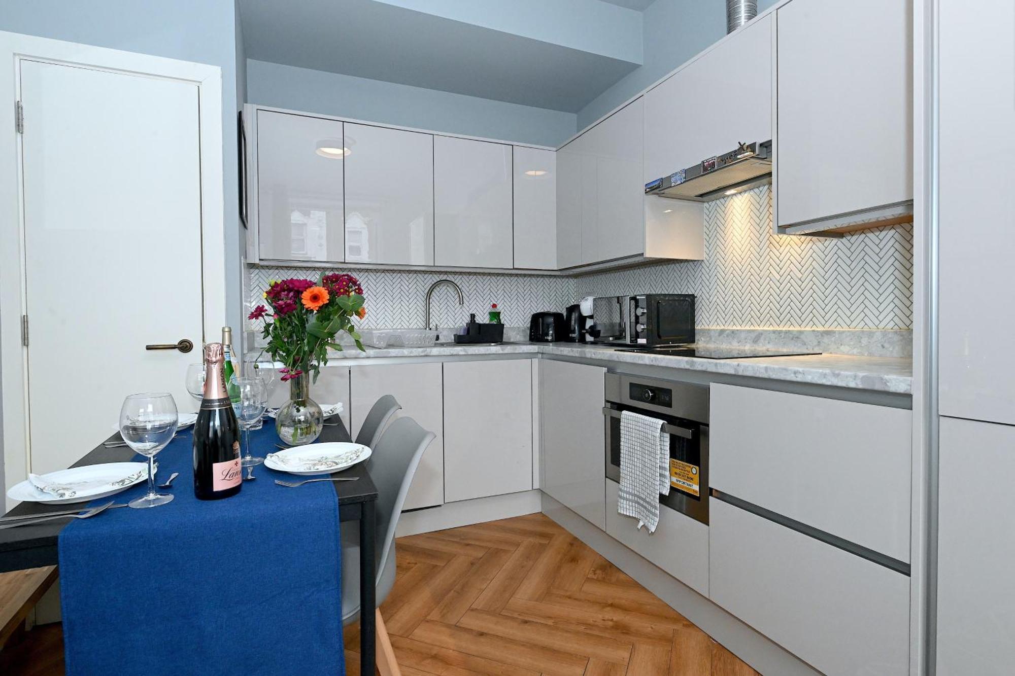 1 Bedroom Flat In Wood Green Piccadilly Line London Exterior photo
