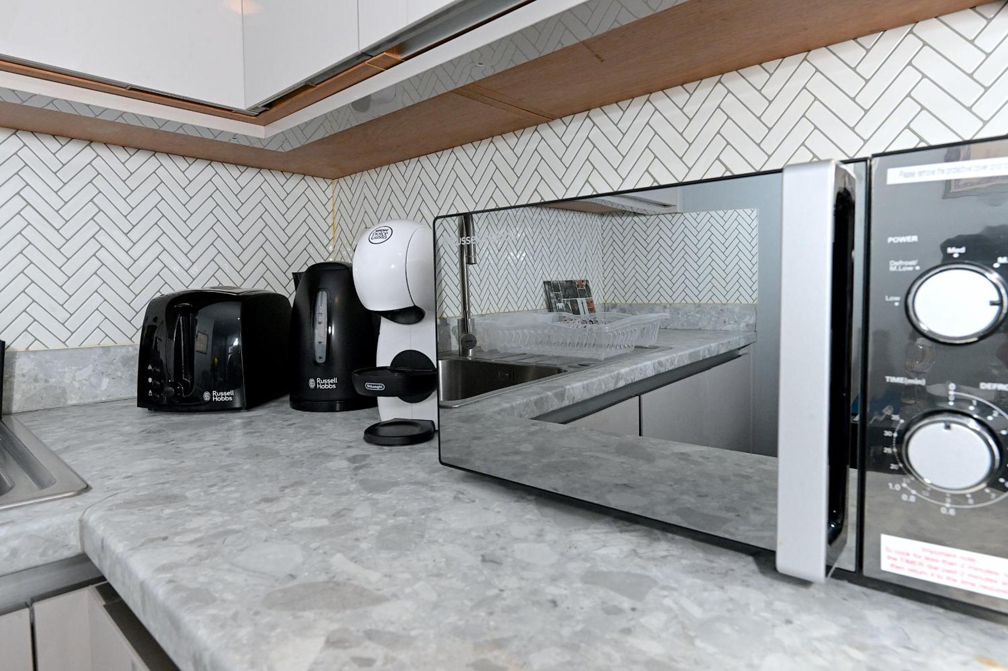 1 Bedroom Flat In Wood Green Piccadilly Line London Exterior photo